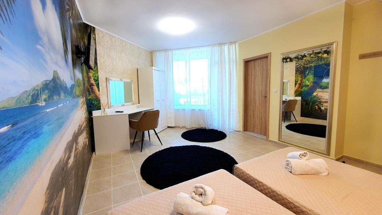 Aparthotel Favorit 3*
