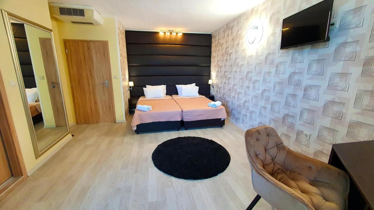 Favorit Aparthotel 3*