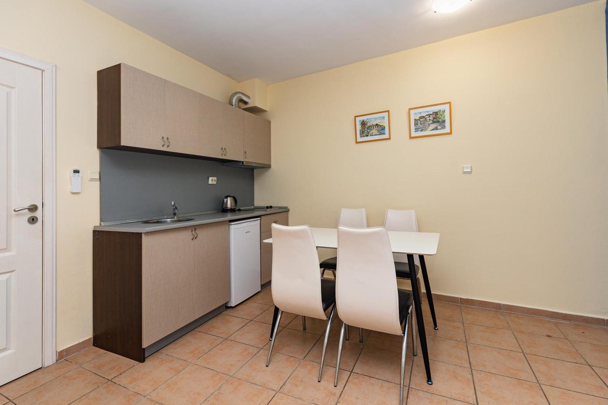 Favorit Aparthotel 3*