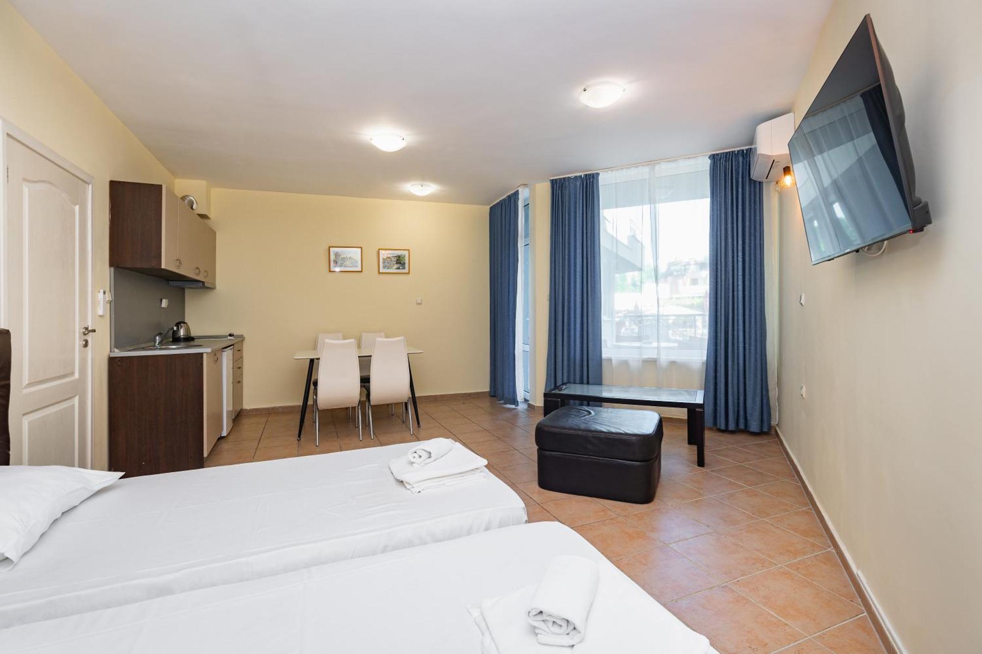 Aparthotel Favorit 3*