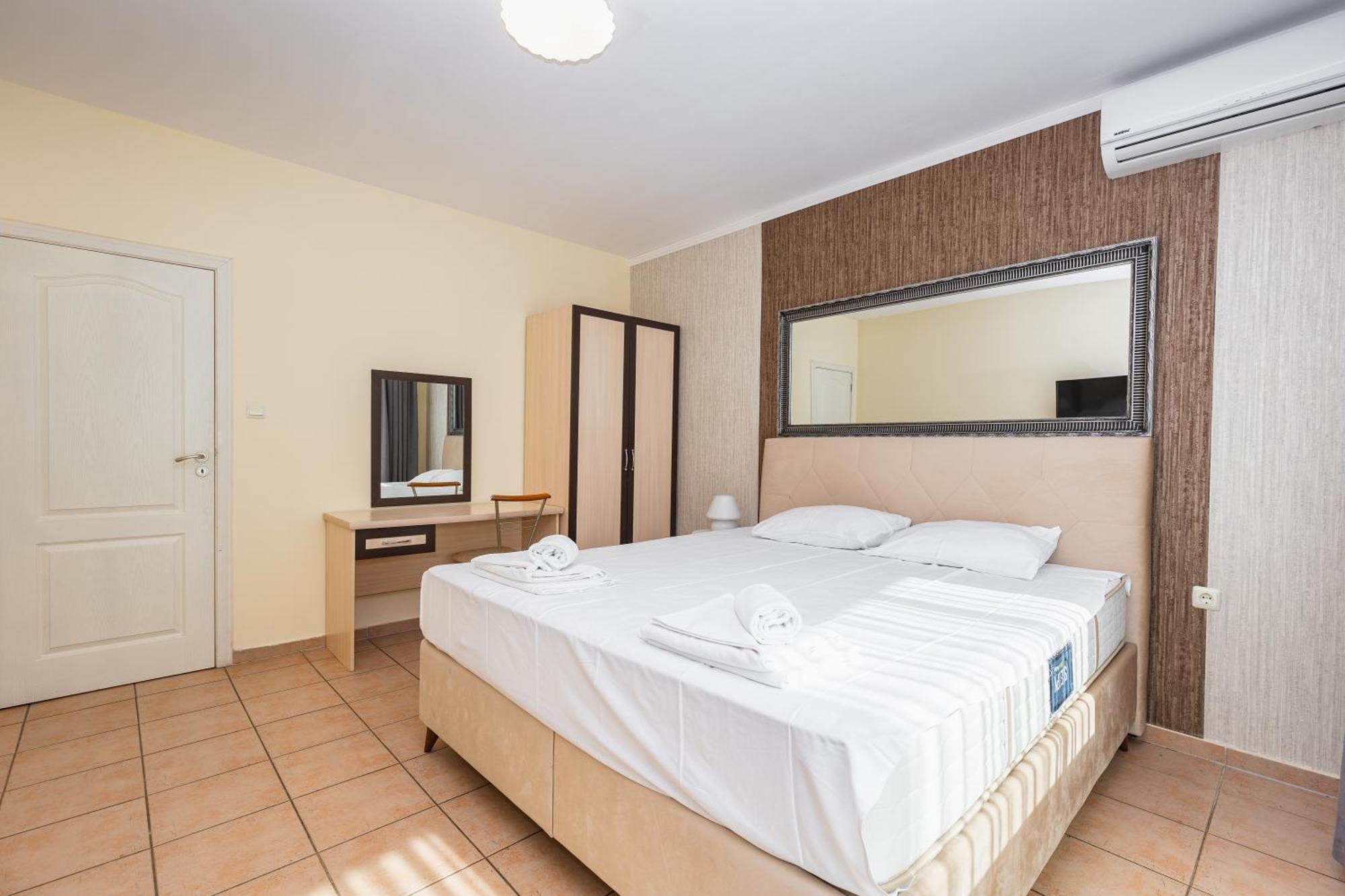 Aparthotel Favorit 3*