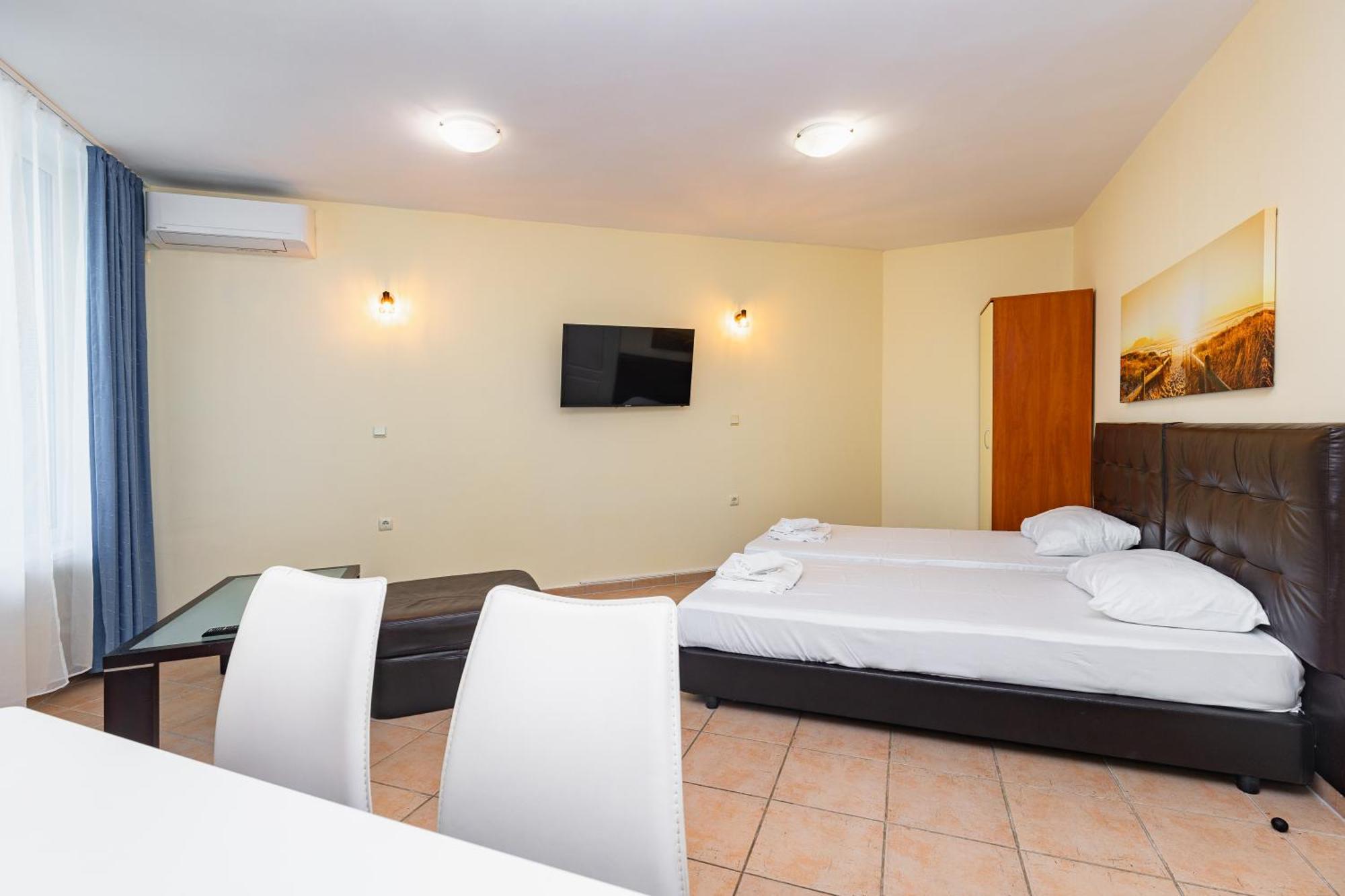 Aparthotel Favorit 3*