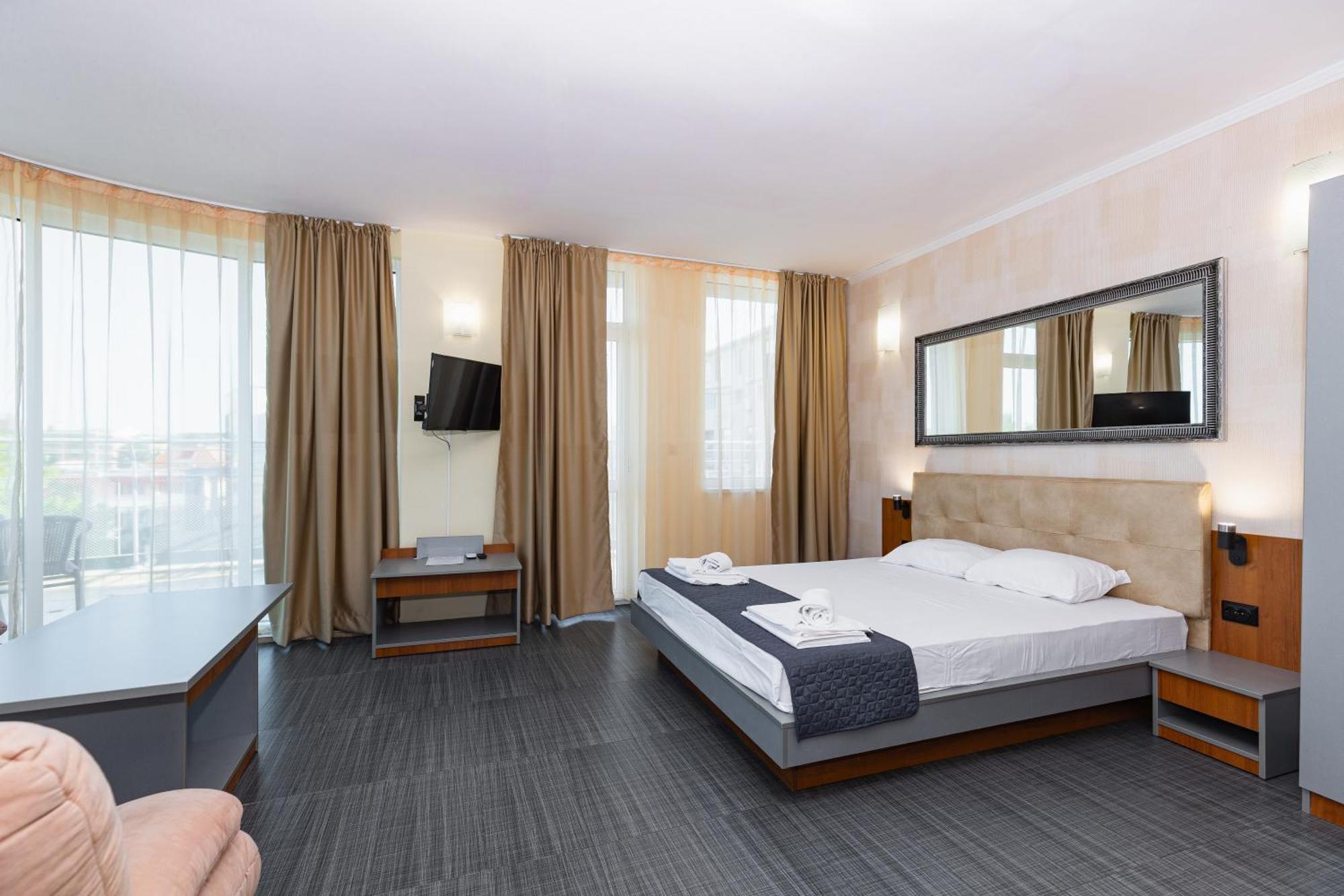 Aparthotel Favorit 3*